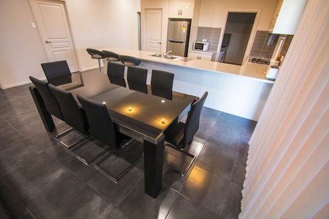 Serene Shores - Accommodation VIC 6