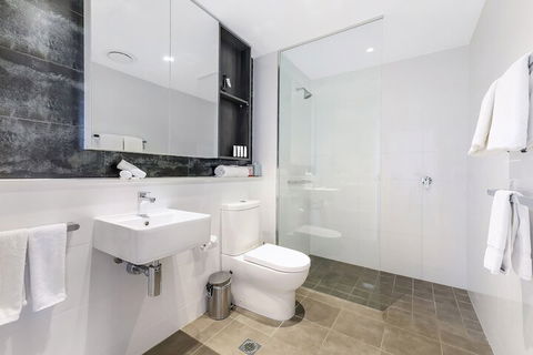 1 Bedroom Modern Apartment In Chatswood - Accommodation VIC 2