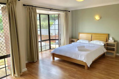 Riverton Lodge - Walk To Shopping Centre - Kawana Tourism 0