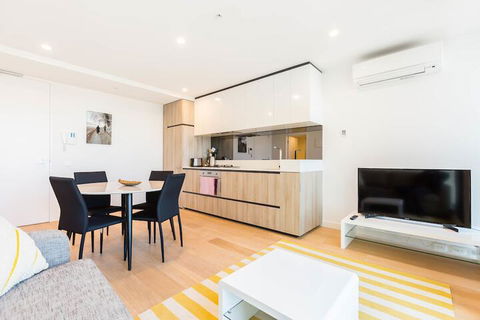 Tori, 1BDR Southbank Apartment - Lightning Ridge Tourism 2