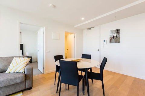 Tori, 1BDR Southbank Apartment - Lightning Ridge Tourism 3