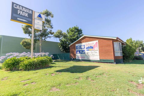 Holbrook Motor Village - Lightning Ridge Tourism 6