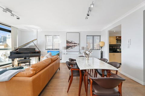 Darling Harbour Penthouse Views & Hot Tub - Accommodation Find 6