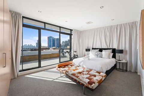 Darling Harbour Penthouse Views & Hot Tub - Accommodation Find 3