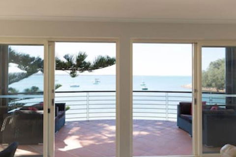 VUES At Salamander Bay - Cruises Travel 0