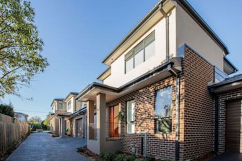 AUJOY 4 Bed Townhouse Burwood 2 - Whitsundays Tourism 0