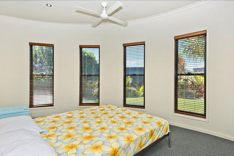 Blue Crab Beach House - Surfers Gold Coast 5