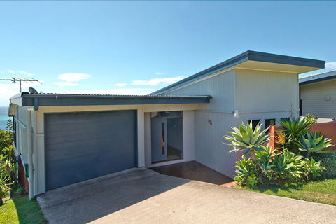 Blue Crab Beach House - Surfers Gold Coast 1