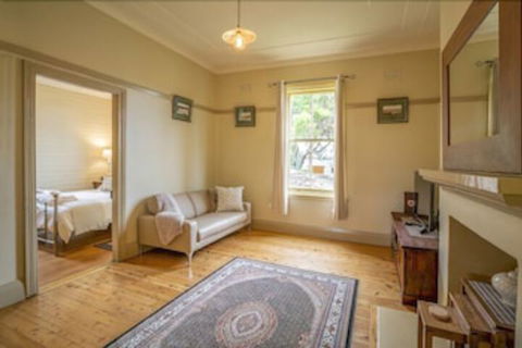 Steele Point Cottage - Accommodation Find 4