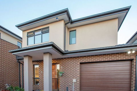 AUJOY 3 Bed Townhouse Burwood 3 - Accommodation Sunshine Coast 3
