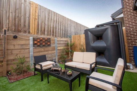 AUJOY 3 Bed Townhouse Burwood 3 - Accommodation Sunshine Coast 2