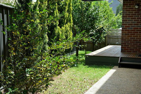 The Track Beautiful Townhouse In Bright - Accommodation Perth 7
