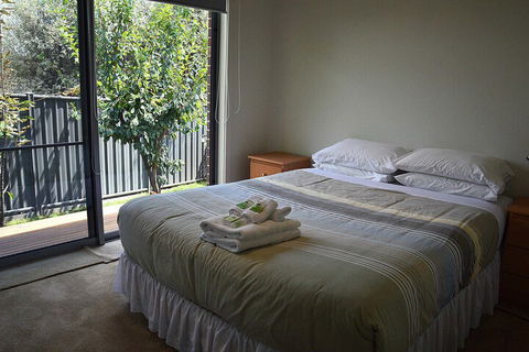 The Track Beautiful Townhouse In Bright - Accommodation Perth 5