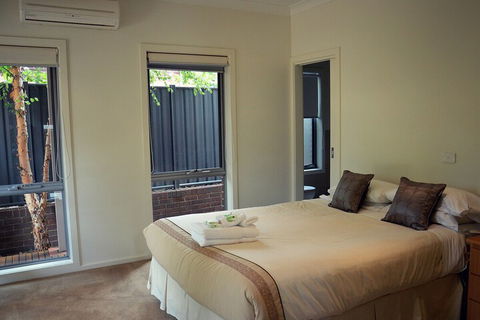 The Track Beautiful Townhouse In Bright - Accommodation Perth 6