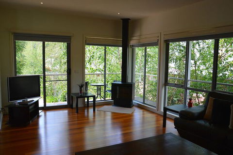 The Track Beautiful Townhouse In Bright - Accommodation Perth 2
