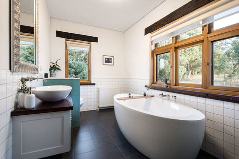 Three Paddocks - Accommodation Newcastle 4