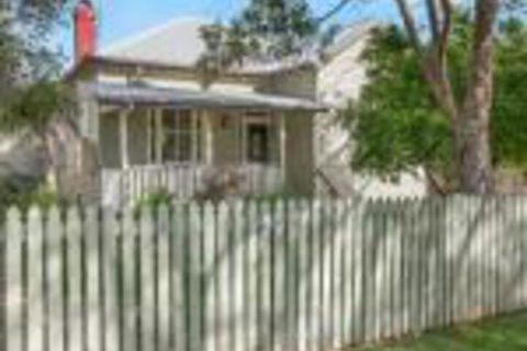 Ambiente Cottage Pet & Family Friendly - Tourism Townsville 0