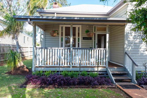 Ambiente Cottage Pet & Family Friendly - Tourism Townsville 2