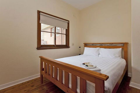 Red Brick Beauty - Central Cottage - Accommodation Gold Coast 1