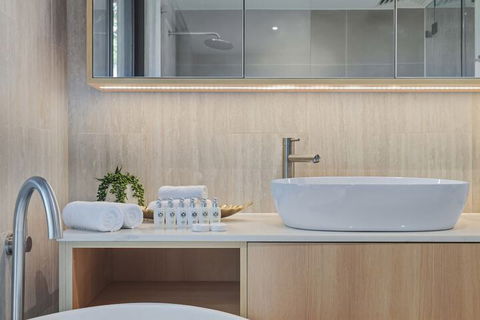 HomeHotel Ultra Luxurious 3 Bedroom Penthouse - Accommodation VIC 5