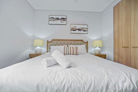 HomeHotel Ultra Luxurious 3 Bedroom Penthouse - Accommodation VIC 6