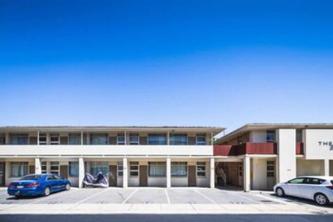 Fantasia Glenelg Studio Apartments - Accommodation Redcliffe 0