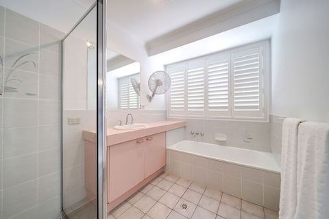 Best Location Welcoming Home - Accommodation Perth 5