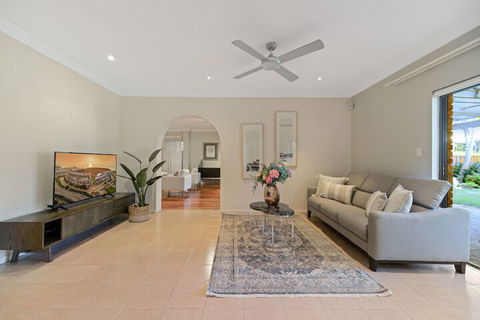 HomeHotel 4 Bedroom & Homeoffice With Nice Pool - Victoria Tourism 3