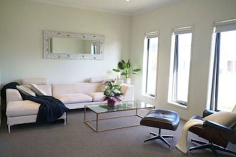 Brand New 4 Bedrooms House - Holiday Melbourne 0