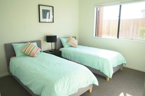 Brand New 4 Bedrooms House - Holiday Melbourne 6