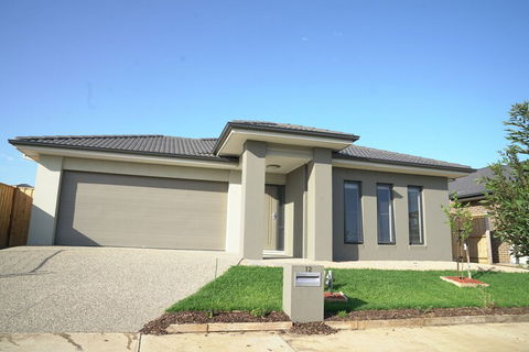 Brand New 4 Bedrooms House - Holiday Melbourne 2