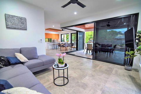 Isle Be Back Waterfront Luxury With Pool - Lightning Ridge Tourism 7