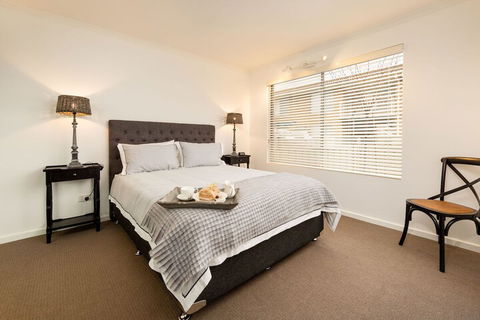 The Manhattan Central & Sophisticated - Accommodation Find 4