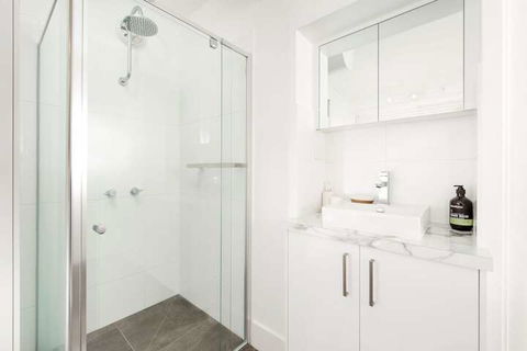 The Manhattan Central & Sophisticated - Accommodation Find 6
