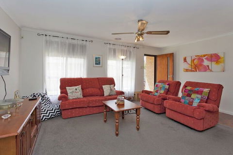 Serenity Size & Seclusion - Lightning Ridge Tourism 4