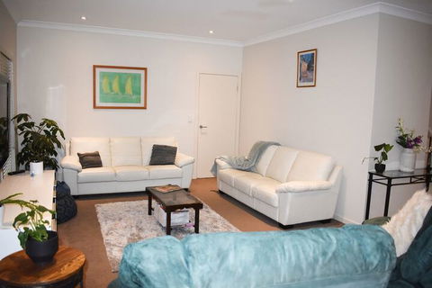 Large House With Pool - Accommodation Ballina 3
