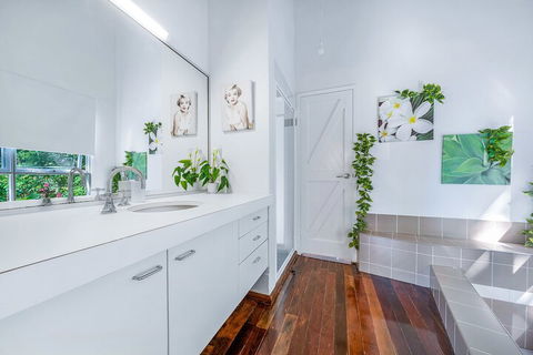The Treehouse - Accommodation Brisbane 6
