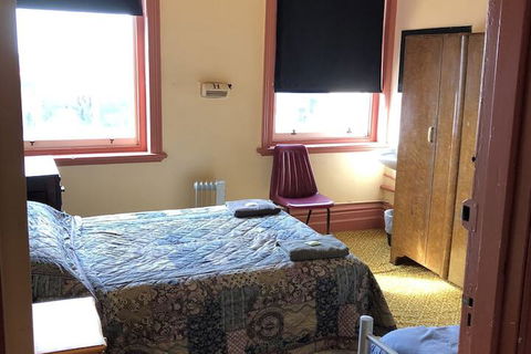 Royal Hotel - Accommodation Directory 4