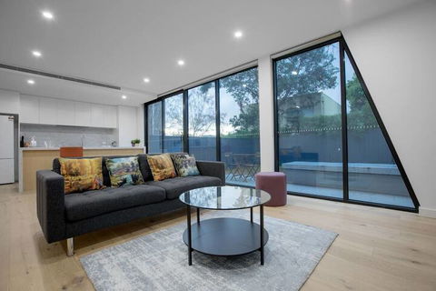 106 Modern Prestige 3 Storey New Establishment - Accommodation Brisbane 5