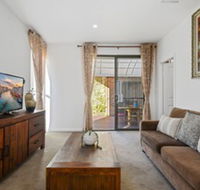 HomeHotel Cozy Duplex in Serene Suburb - Accommodation Newcastle