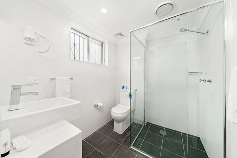 WM Hotel Bankstown - Cruises Travel 4