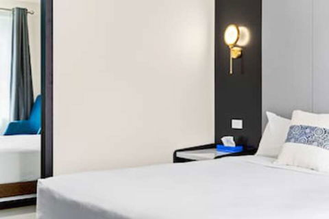 WM Hotel Bankstown - Cruises Travel 0
