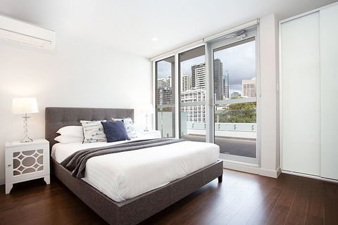 Urban Rest - Riley St - Hotel VIC 3