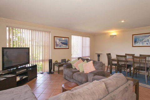1 / 17 22nd Ave Sawtell NSW - Holiday Melbourne 5