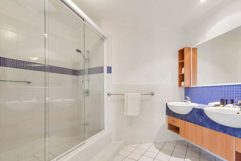EXCLUSIVE OCEAN VIEW PENTHOUSE On MARINE PARADE - VIC Tourism 1