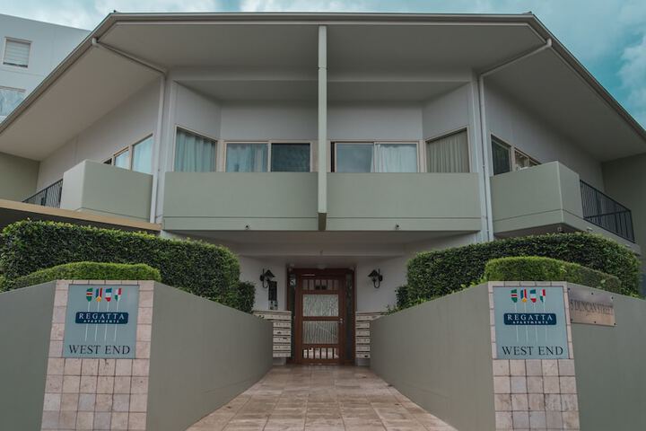 Absolute Riverfront One Bedroom Apartment - thumb 1
