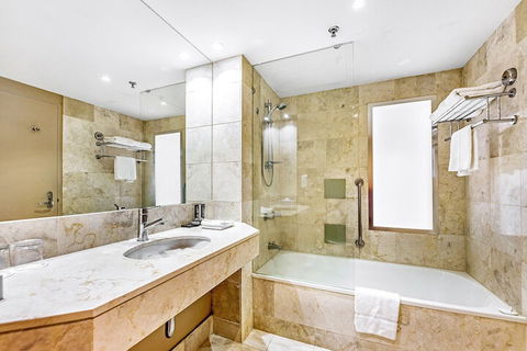 Private Apartment In The Heart Of Surfers Paradise - Cruises Travel 5
