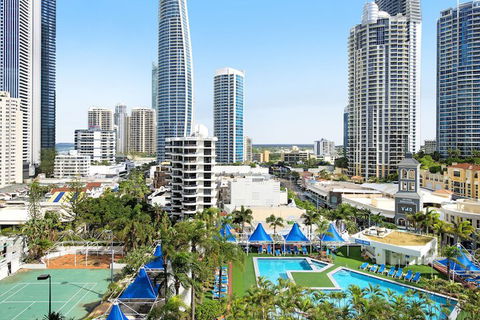 Private Apartment In The Heart Of Surfers Paradise - Cruises Travel 1