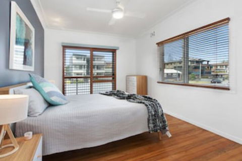 BEACH HOUSE On PEARL - Carnarvon Accommodation 0