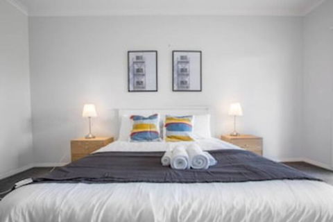 72 Officer - Accommodation Redcliffe 0